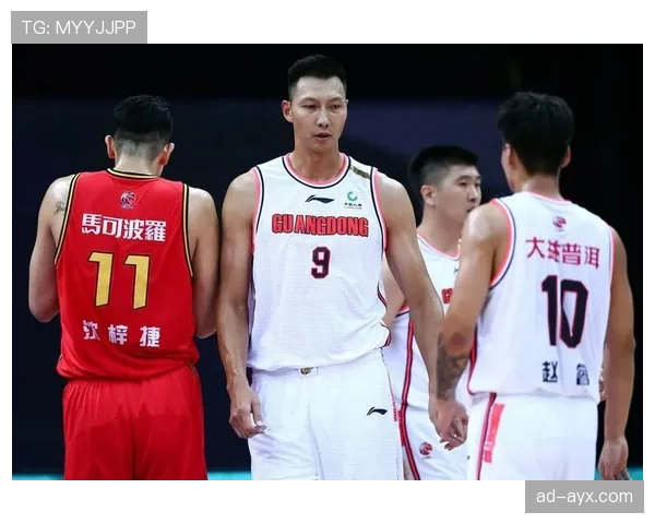 易建联家里这生活水准，让隔壁邻居都开始怀疑人生了吧？