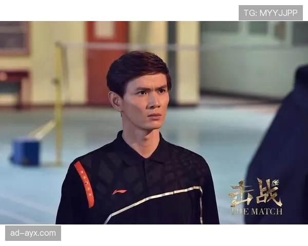 刚刷到鲍春来家的照片，奖牌摆客厅、超大酒柜和名画，这生活跟他当年赛场那个劲儿是两码事